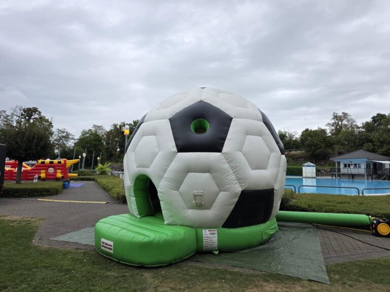 Aufblasbarer Fußball